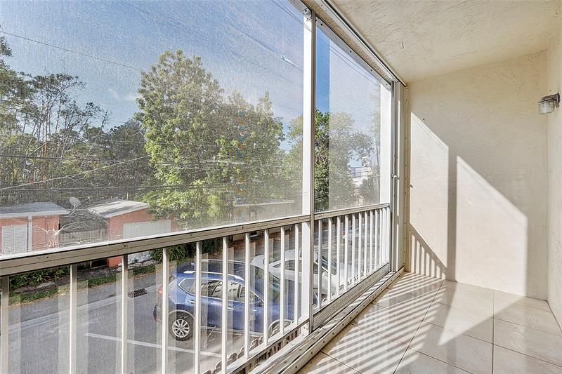 Image 18 of 30 For 1220 3rd St  205