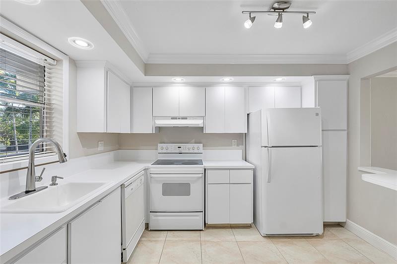 Image 5 of 30 For 1220 3rd St  205