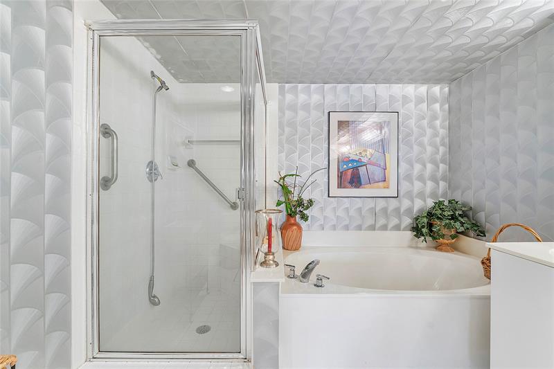 Image 11 of 27 For 5746 Crystal Shores Drive  402