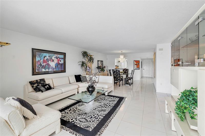 Image 9 of 27 For 5746 Crystal Shores Drive  402