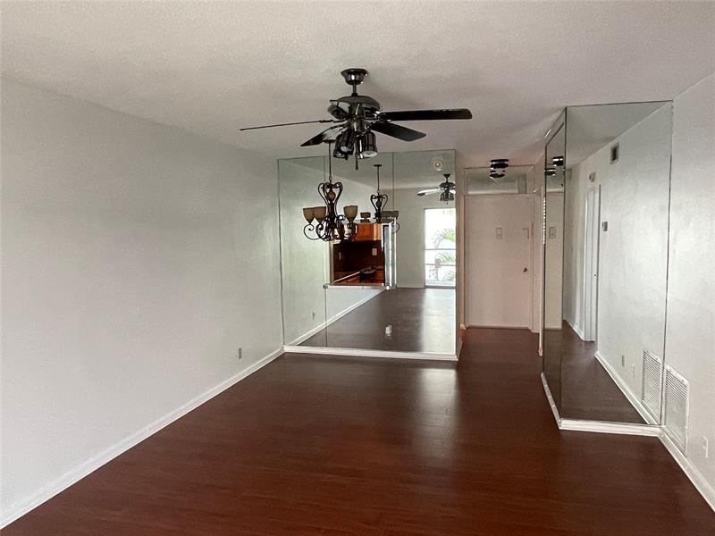 Image 5 of 17 For 2050 39th St  N312