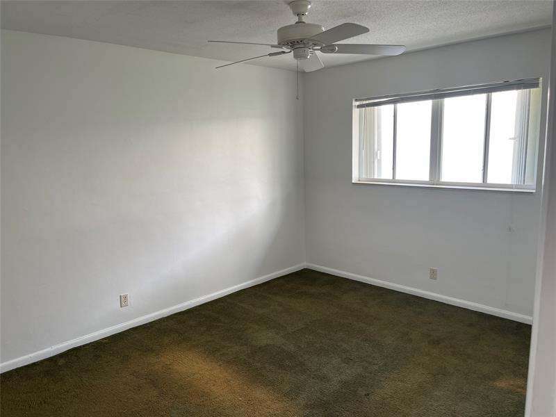 Image 7 of 17 For 2050 39th St  N312
