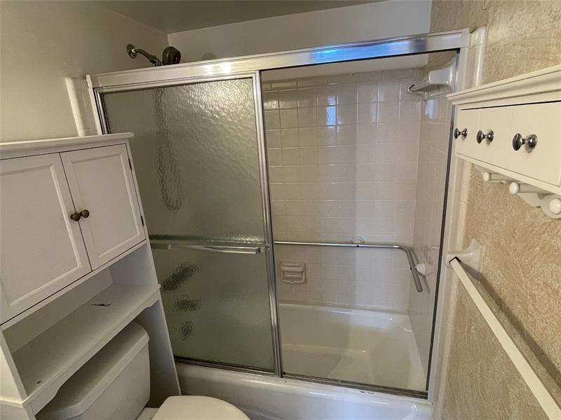 Image 9 of 17 For 2050 39th St  N312