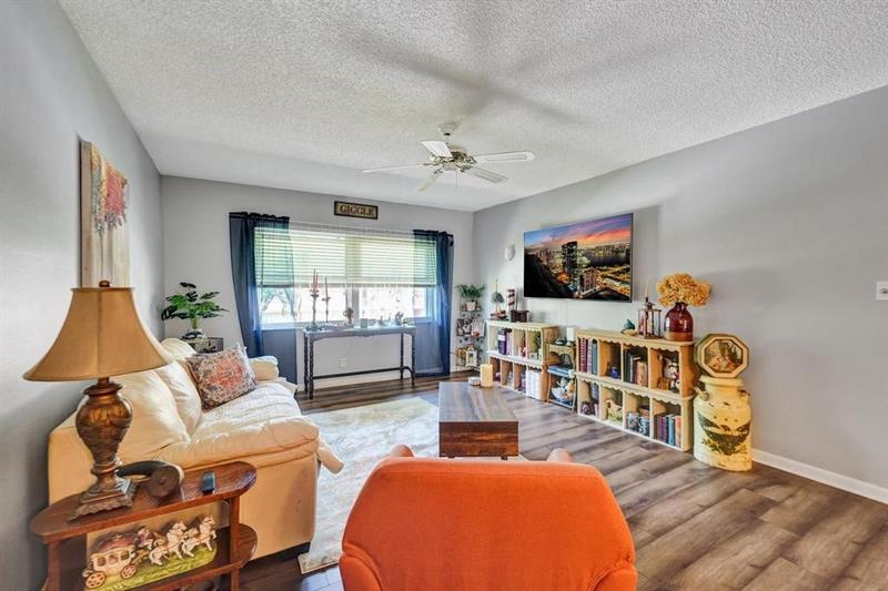 Image 11 of 50 For 860 6th Ave  409