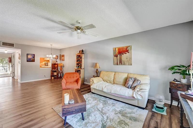 Image 12 of 50 For 860 6th Ave  409