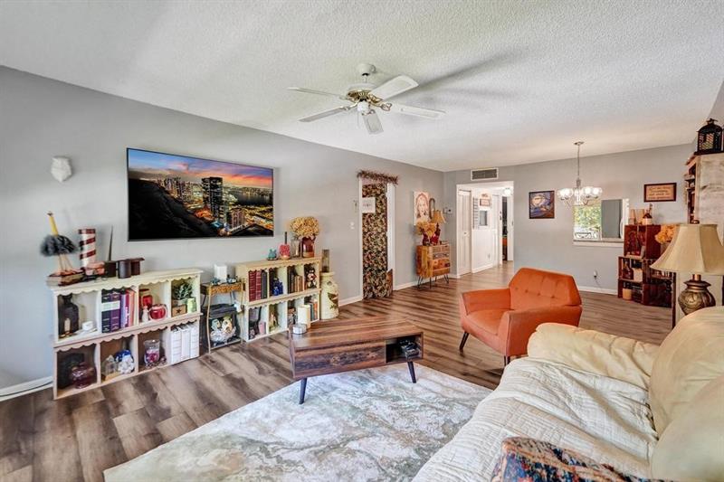 Image 13 of 50 For 860 6th Ave  409