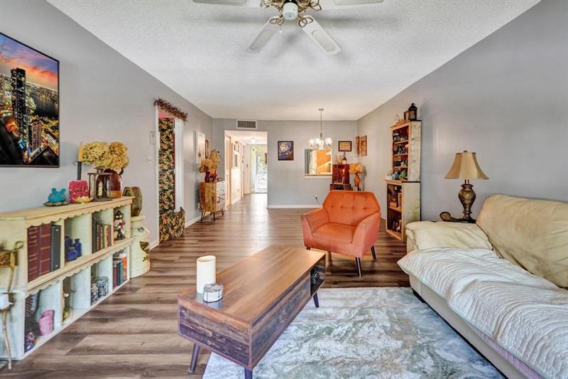 Image 14 of 50 For 860 6th Ave  409