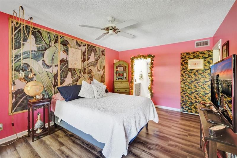 Image 16 of 50 For 860 6th Ave  409