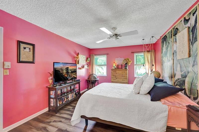Image 18 of 50 For 860 6th Ave  409