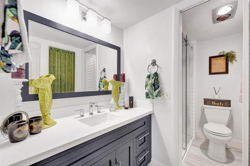 Image 19 of 50 For 860 6th Ave  409