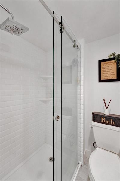 Image 22 of 50 For 860 6th Ave  409