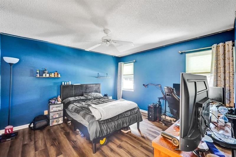 Image 27 of 50 For 860 6th Ave  409