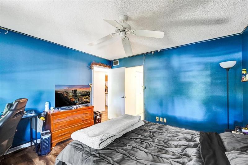 Image 30 of 50 For 860 6th Ave  409