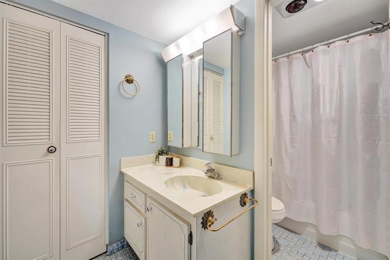 Image 32 of 50 For 860 6th Ave  409
