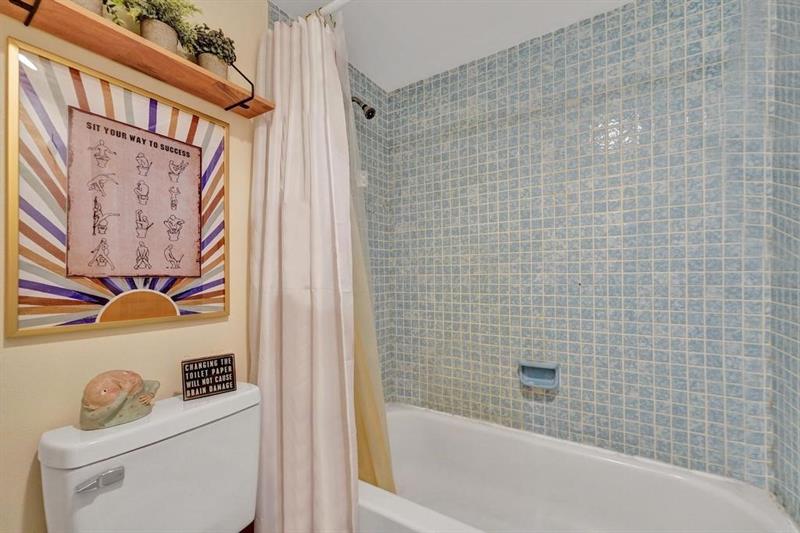 Image 34 of 50 For 860 6th Ave  409