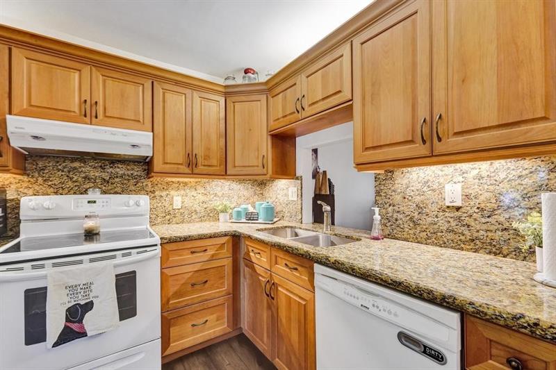 Image 35 of 50 For 860 6th Ave  409