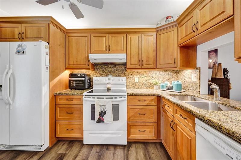 Image 36 of 50 For 860 6th Ave  409