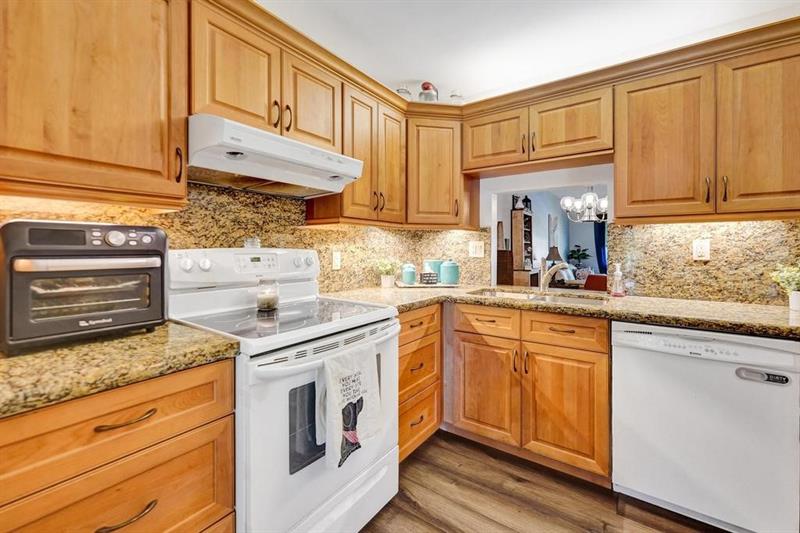 Image 38 of 50 For 860 6th Ave  409