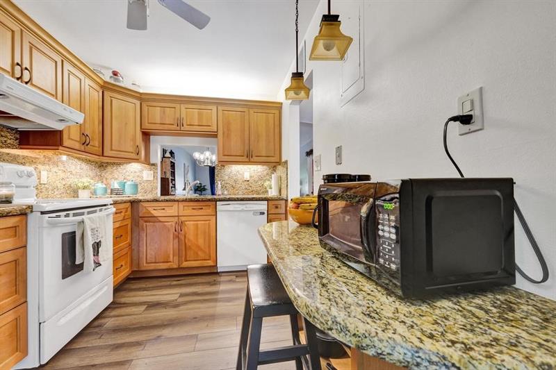 Image 39 of 50 For 860 6th Ave  409