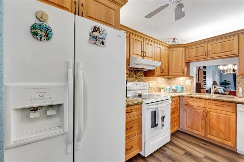 Image 40 of 50 For 860 6th Ave  409