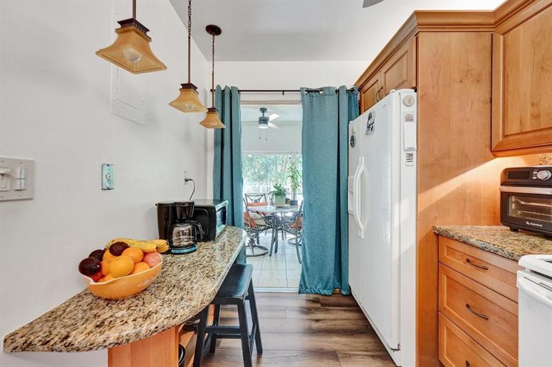 Image 42 of 50 For 860 6th Ave  409