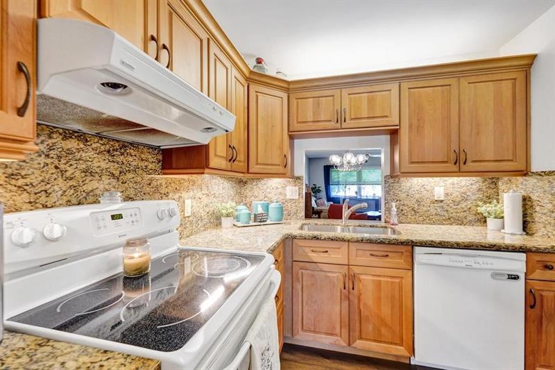 Image 43 of 50 For 860 6th Ave  409