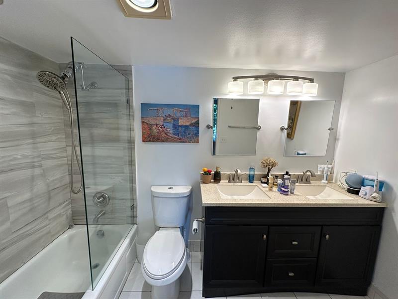 Image 11 of 36 For 4301 Martinique Cir  H2