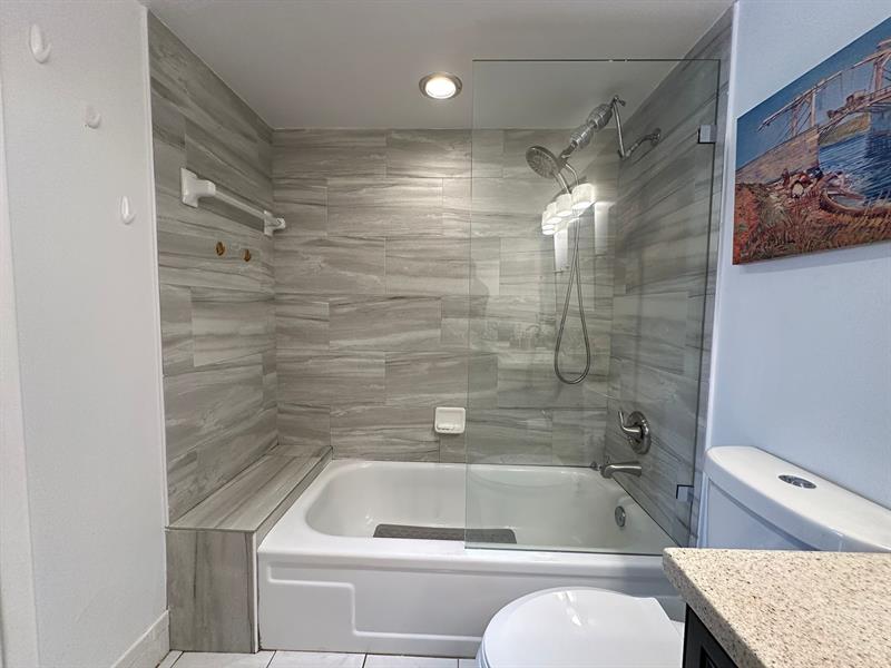 Image 13 of 36 For 4301 Martinique Cir  H2