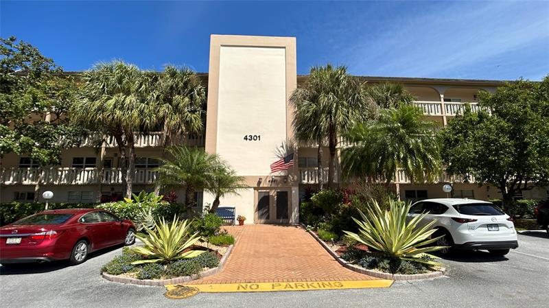 Image 20 of 36 For 4301 Martinique Cir  H2