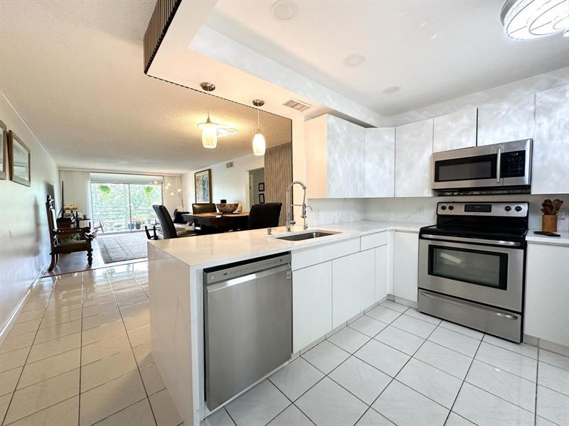 Image 4 of 36 For 4301 Martinique Cir  H2