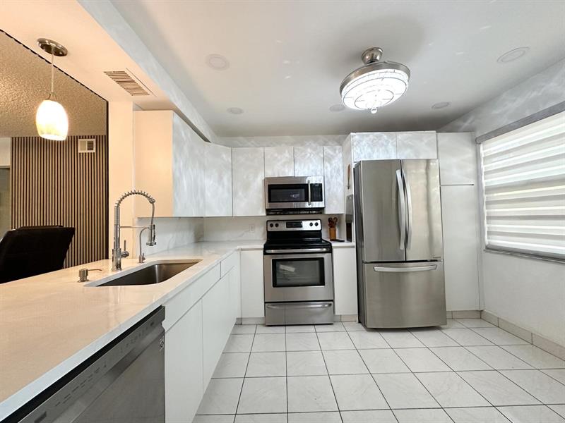 Image 5 of 36 For 4301 Martinique Cir  H2