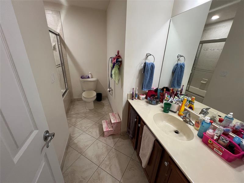 Image 13 of 39 For 22099 Majestic Woods Way