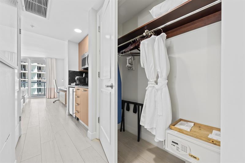 Image 9 of 18 For 505 Fort Lauderdale Bch Blvd  1512