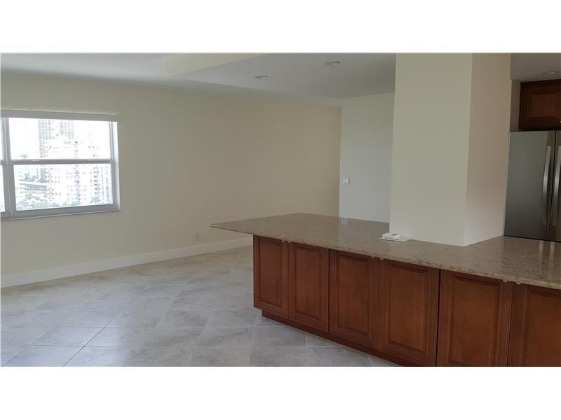 Image 10 of 40 For 121 Golden Isles Dr  1201