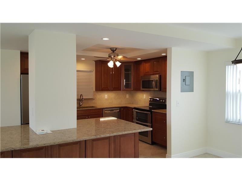Image 15 of 40 For 121 Golden Isles Dr  1201