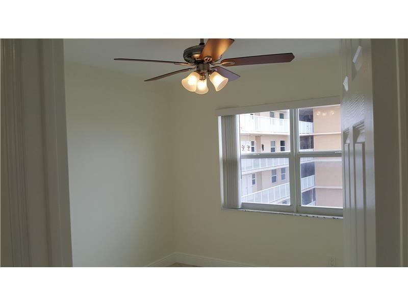 Image 20 of 40 For 121 Golden Isles Dr  1201