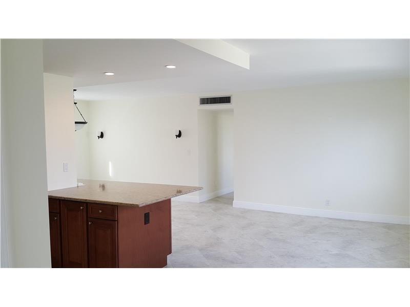 Image 9 of 40 For 121 Golden Isles Dr  1201