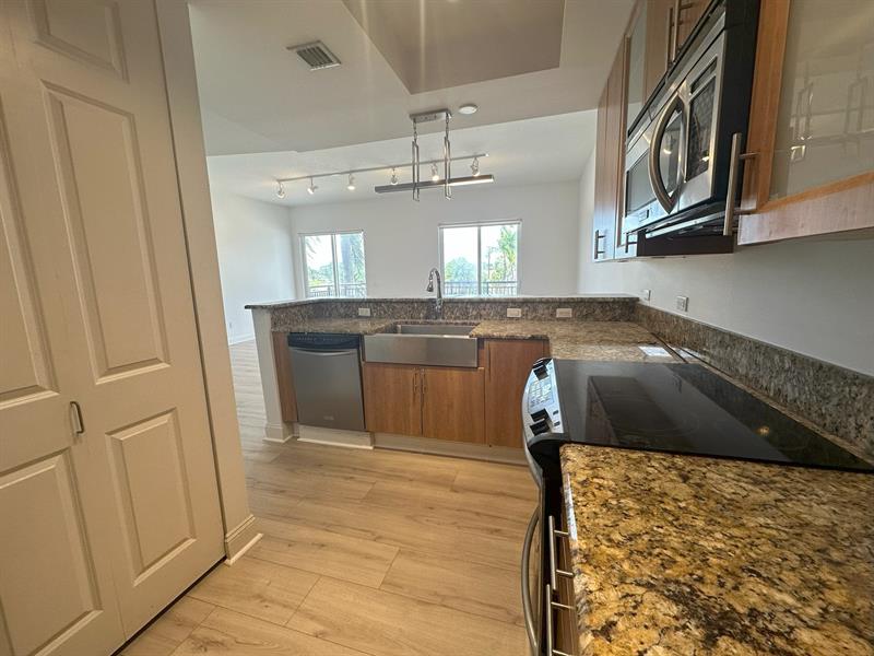 Image 21 of 45 For 2631 14th Ave  208