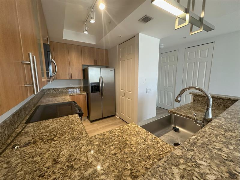 Image 22 of 45 For 2631 14th Ave  208