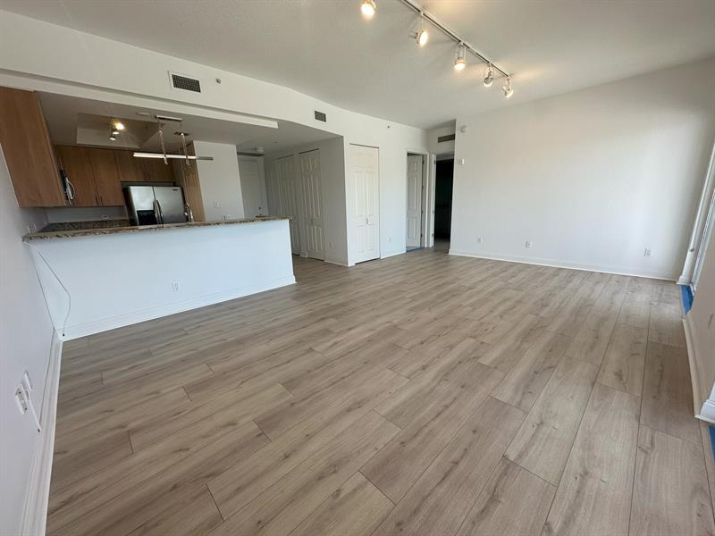 Image 3 of 45 For 2631 14th Ave  208