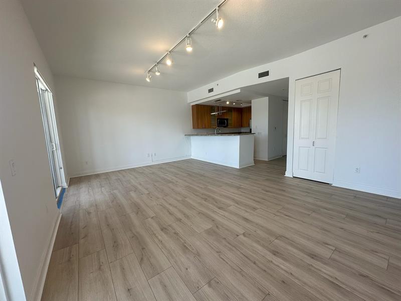 Image 4 of 45 For 2631 14th Ave  208