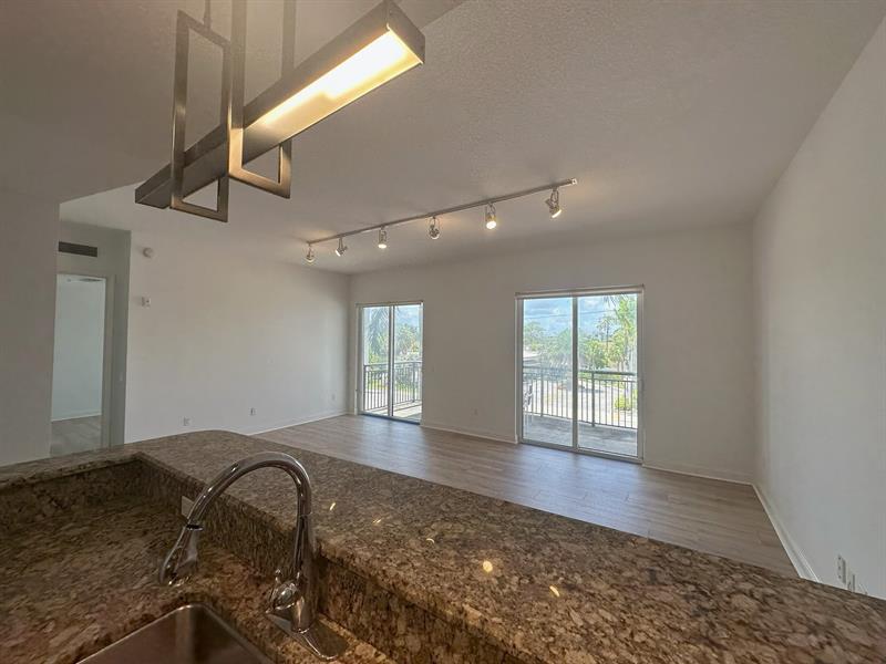Image 7 of 45 For 2631 14th Ave  208