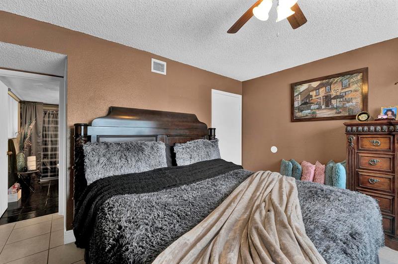 Image 11 of 44 For 3413 44th St  108