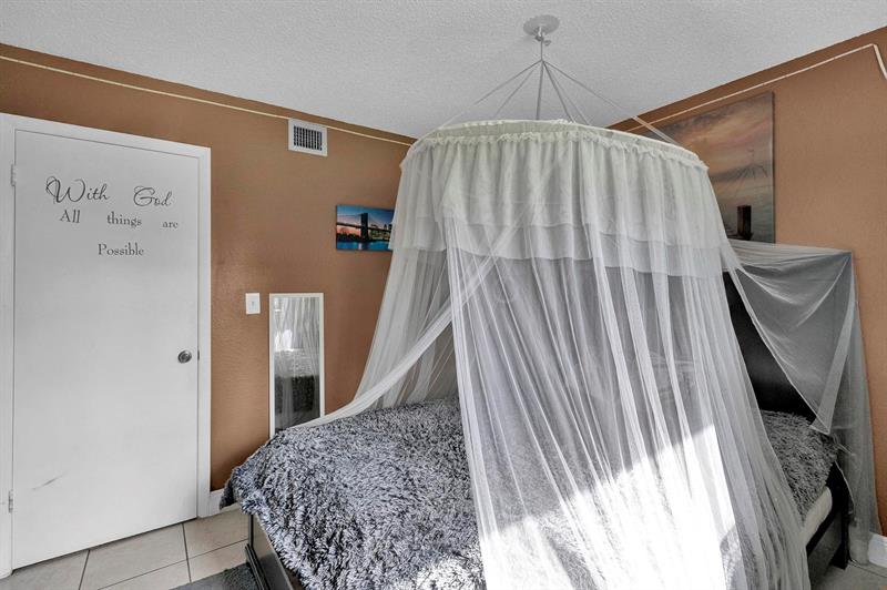 Image 16 of 44 For 3413 44th St  108