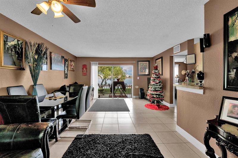 Image 21 of 44 For 3413 44th St  108