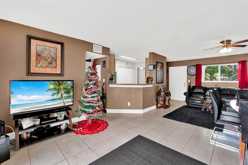 Image 22 of 44 For 3413 44th St  108