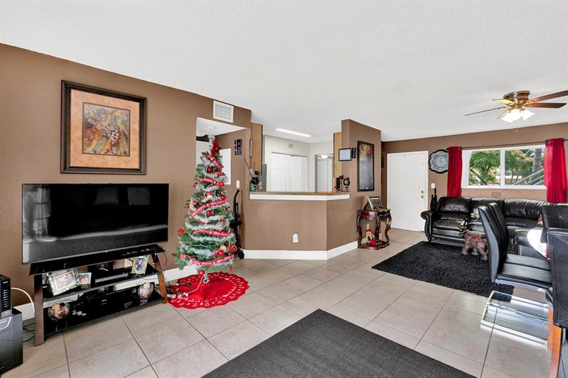 Image 23 of 44 For 3413 44th St  108