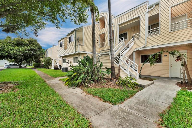 Image 32 of 44 For 3413 44th St  108