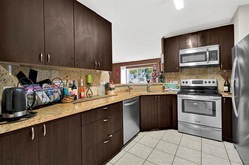 Image 4 of 44 For 3413 44th St  108