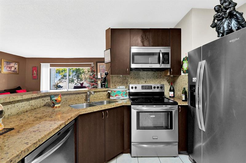 Image 5 of 44 For 3413 44th St  108